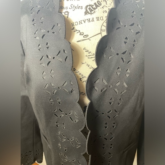 Banana Republic Ponte Scallop Laser Cut Blazer - Picture 3 of 7